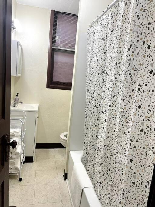 Charming Duplex On Quiet Street Apartment เซนต์ลูอิส ภายนอก รูปภาพ